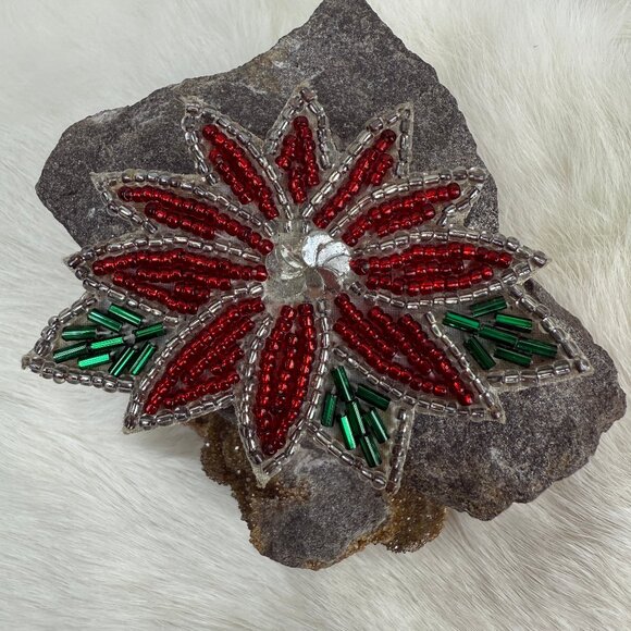 Vintage Poinsettia Flower Christmas Sequin & Bead Brooch - Picture 1 of 4